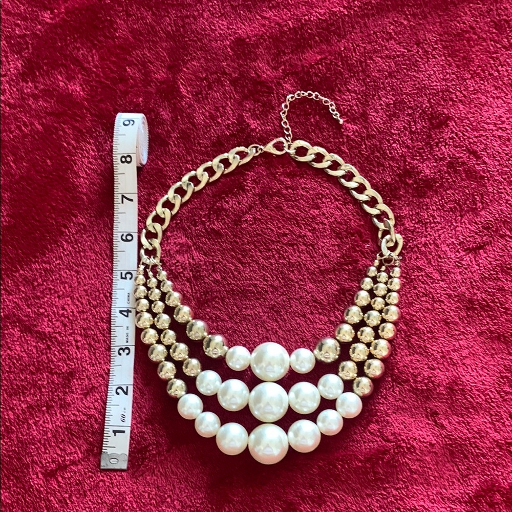 NWOT Elegant Gold and White Layered Pearl Necklace